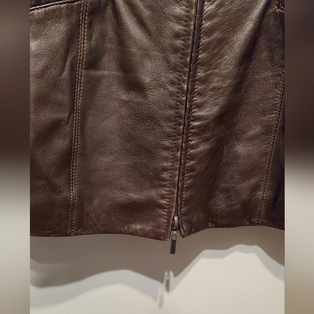 40. Danier Italian Leather Chocolate Brown Jacket - Picture 10 of 11